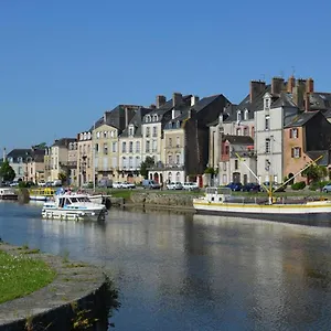 Spacieux T3 Lumineux Dans Quartier Historique Avec Wifi , Redon France
